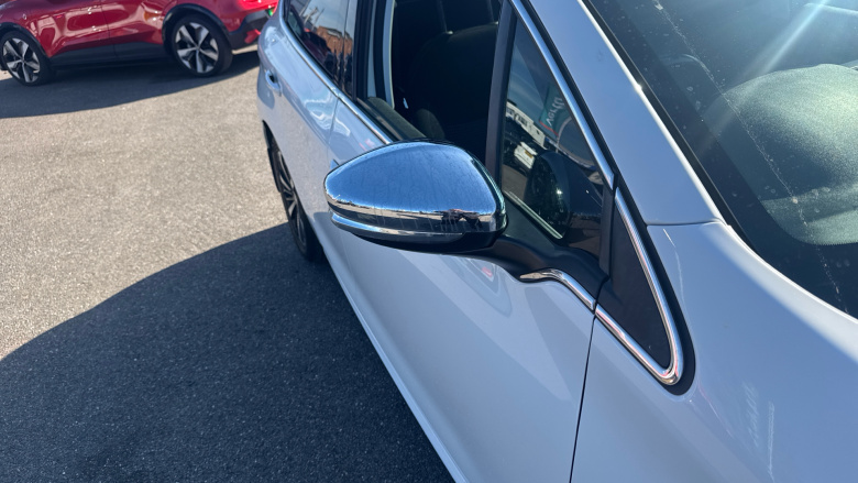 Peugeot 208 1.2 PureTech Allure Premium 5dr Petrol Hatchback